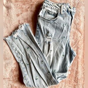 Super Cute light wash embroidered daisy denim jeans